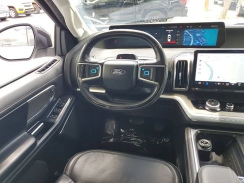 Used 2025 Ford Expedition Max Platinum AWD/4WD image 13