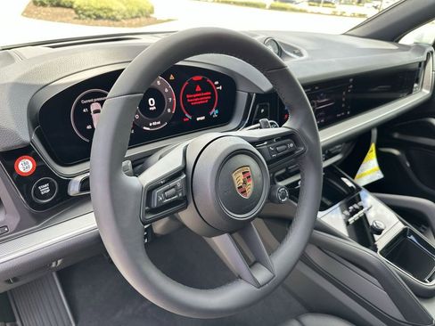 New 2025 Porsche Cayenne image 18