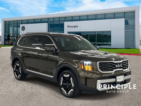 Used 2025 Kia Telluride S FWD image 3