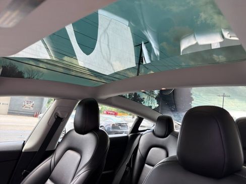 Used 2022 Tesla Model 3 Long Range AWD/4WD image 19