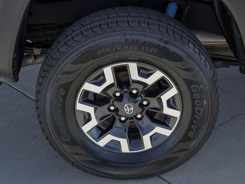 Certified 2023 Toyota Tacoma TRD Off-Road w/ Technology Package AWD/4WD image 11