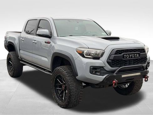 Used 2017 Toyota Tacoma TRD Pro image 3