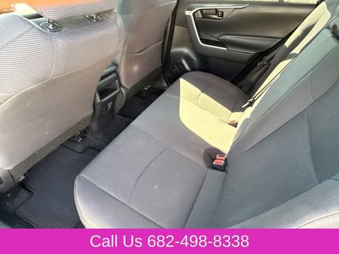 Used 2019 Toyota RAV4 LE FWD image 15