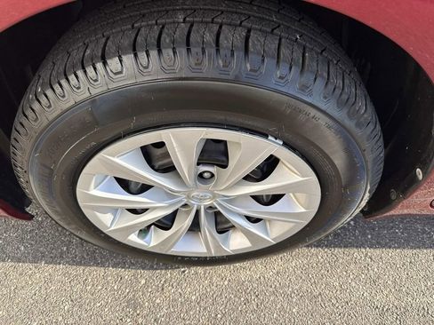 Used 2016 Toyota Camry LE image 12