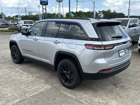 New 2026 Jeep Grand Cherokee Altitude RWD image 4
