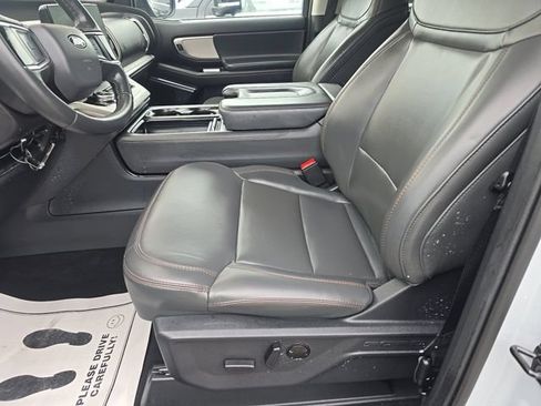 Used 2025 Ford Expedition Max Active AWD/4WD image 7