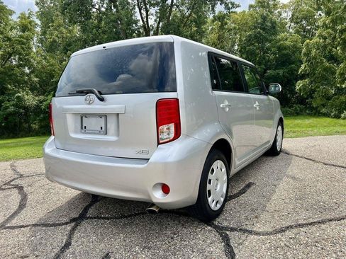 Used 2011 Scion xB FWD image 4