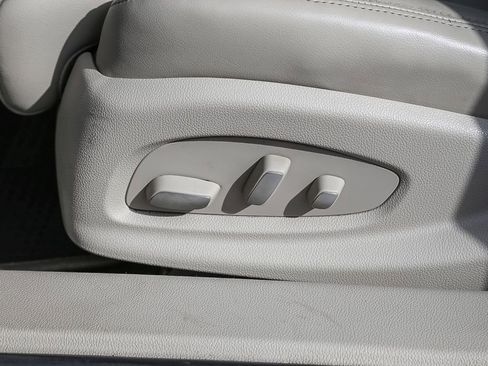 Used 2013 Cadillac XTS Luxury image 21