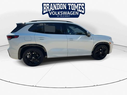 Certified 2026 Volkswagen Tiguan SE R-Line FWD image 9
