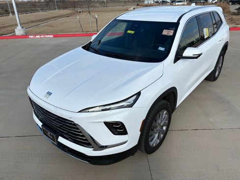 Used 2025 Buick Enclave Preferred image 13