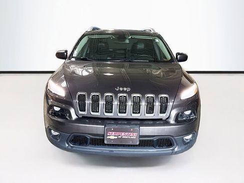 Used 2018 Jeep Cherokee Latitude Plus w/ Cold Weather Group image 4