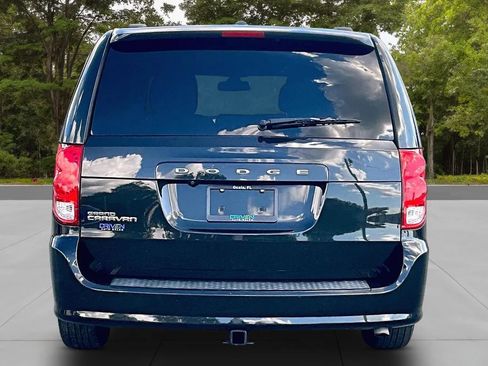 Used 2019 Dodge Grand Caravan SE FWD image 4