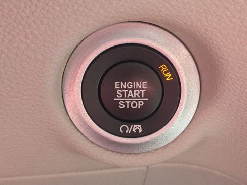 Certified 2023 Chrysler Pacifica Touring-L image 30