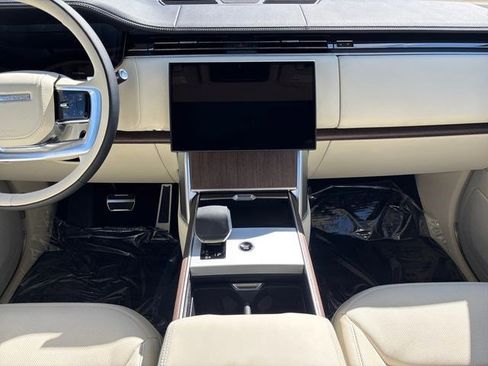 New 2026 Land Rover Range Rover Long Wheelbase SE image 17