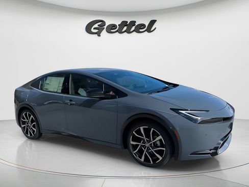 New 2026 Toyota Prius Plug-In Hybrid FWD image 2