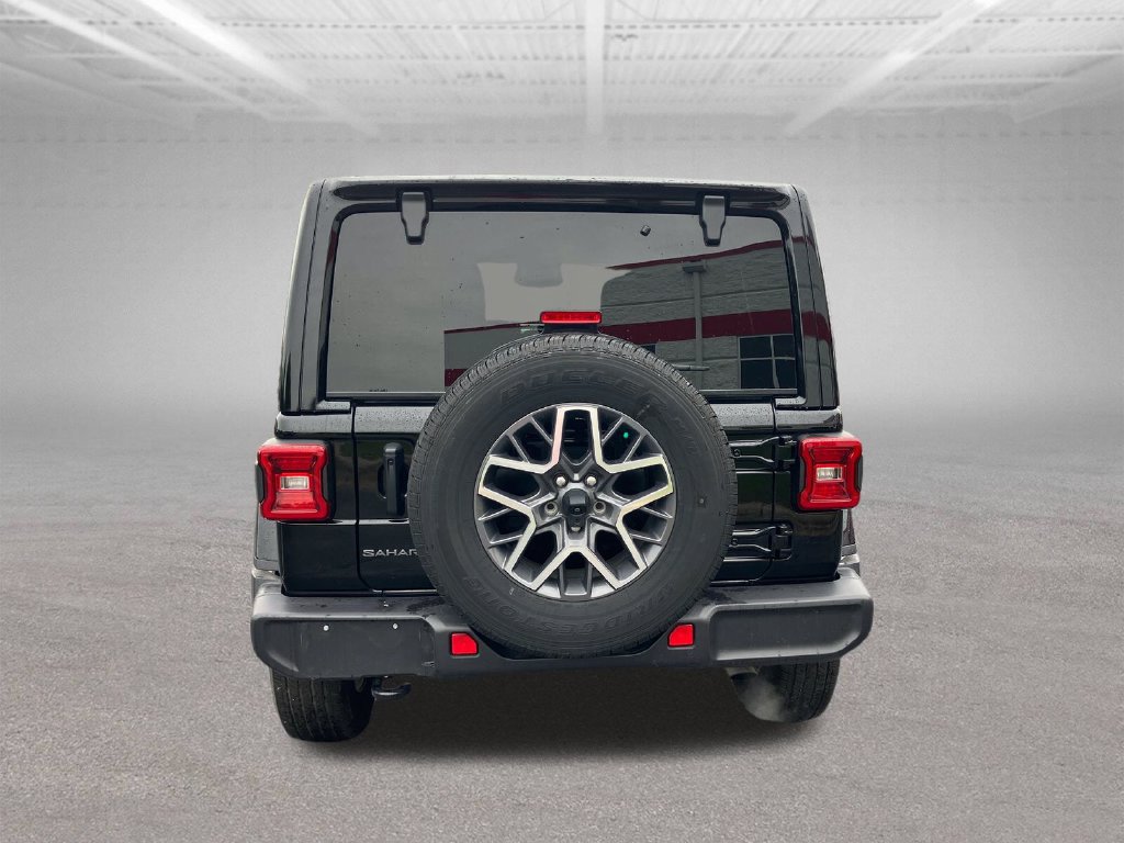 Used 2026 Jeep Wrangler Unlimited Sahara AWD/4WD image 11