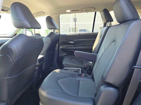 Used 2025 Toyota Grand Highlander FWD image 17