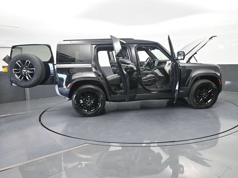 Used 2025 Land Rover Defender 110 S AWD/4WD image 78