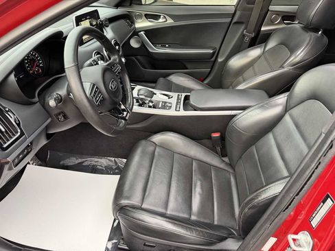 Used 2018 Kia Stinger GT2 image 10