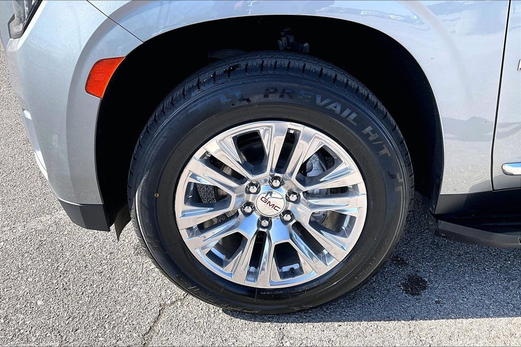 Used 2024 GMC Yukon Denali AWD/4WD image 11