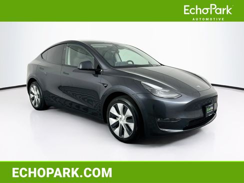 Used 2024 Tesla Model Y Long Range AWD/4WD image 1