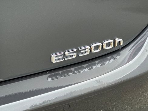 Certified 2025 Lexus ES 300h w/ Premium Package image 21