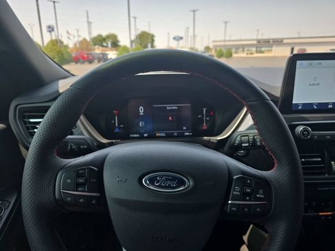 Used 2025 Ford Escape ST-Line w/ Cold Weather Package FWD image 16