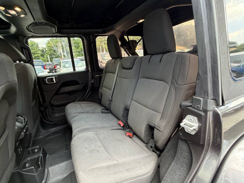 Used 2019 Jeep Wrangler Unlimited Sahara w/ Cold Weather Group AWD/4WD image 12