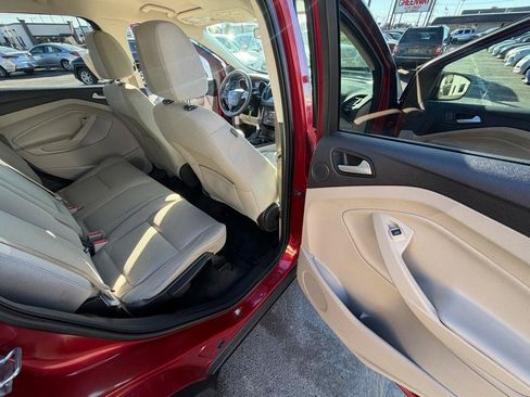 Used 2017 Ford Escape SE w/ Equipment Group 201A FWD image 14
