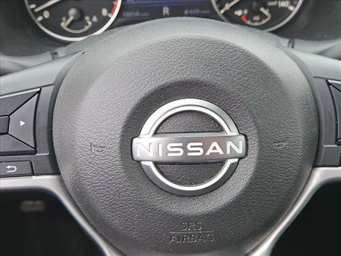 Used 2024 Nissan Altima 2.5 SV FWD image 11