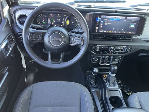 Used 2024 Jeep Wrangler Unlimited AWD/4WD image 21