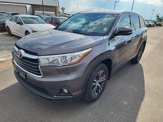 Used 2016 Toyota Highlander XLE image 1