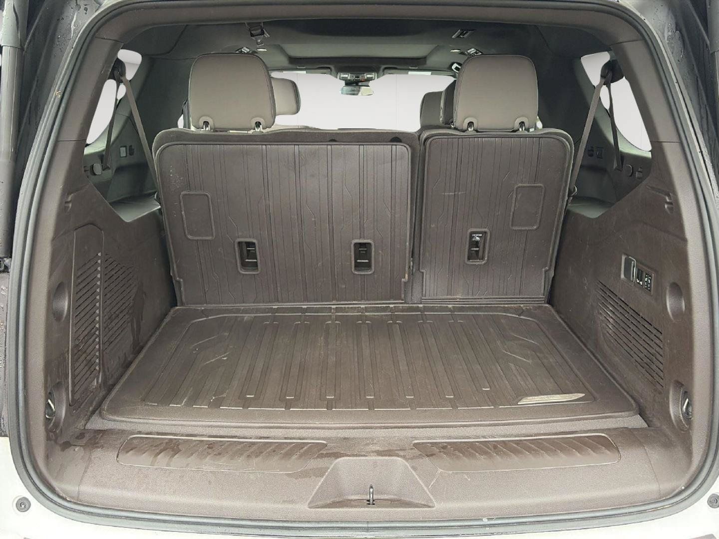 Used 2023 GMC Yukon XL SLT w/ SLT Premium Package AWD/4WD image 17