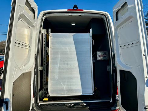 Used 2022 Mercedes-Benz Sprinter 2500 image 25