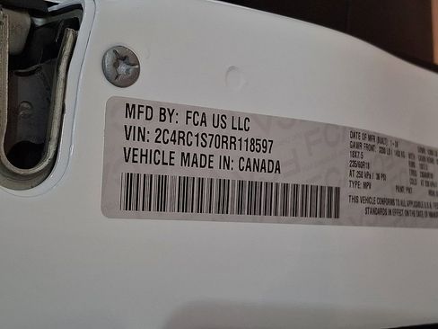 Used 2024 Chrysler Pacifica Select image 26