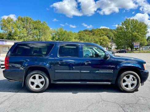 Used 2007 Chevrolet Suburban LT w/ LT Preferred Equipment Group image 9