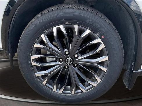 Used 2025 Nissan Rogue Platinum FWD image 9