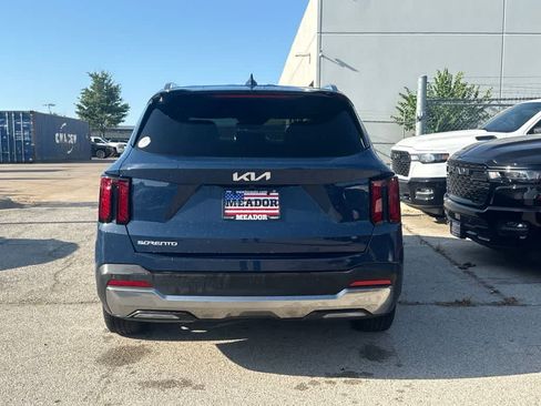 Used 2025 Kia Sorento S FWD image 4