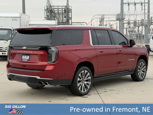 Certified 2025 Chevrolet Suburban High Country image 4