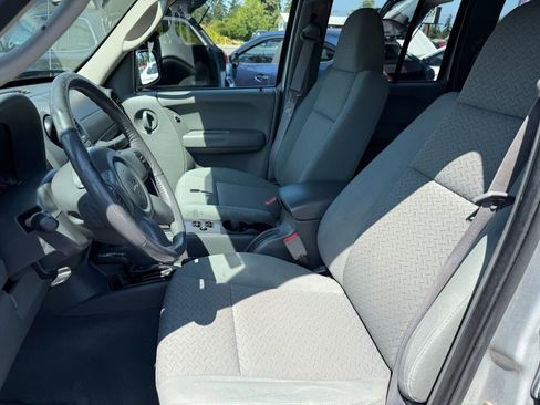 Used 2006 Jeep Liberty Renegade w/ Trailer Tow Group image 11