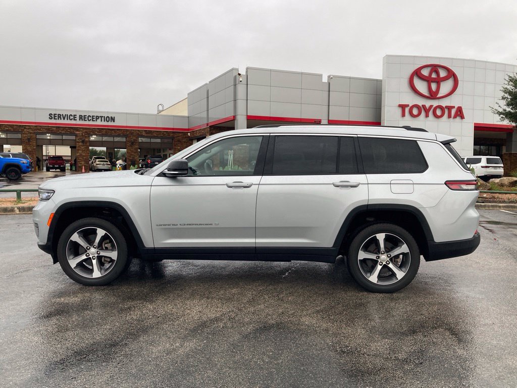 Used 2023 Jeep Grand Cherokee L Limited w/ Trailer Tow Group (B) AWD/4WD image 8
