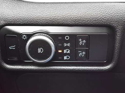 Used 2023 Ford Explorer XLT image 16