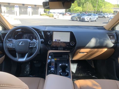 Used 2025 Lexus NX 250 FWD w/ Towing Package (2000 Lbs) image 30