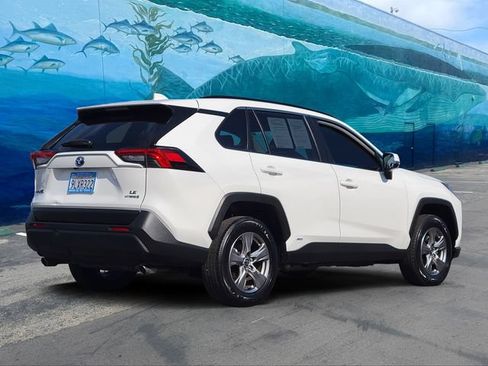 Used 2024 Toyota RAV4 LE AWD/4WD image 4