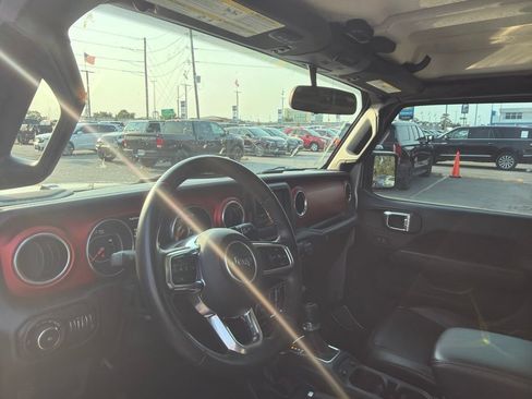 Used 2018 Jeep Wrangler Unlimited Rubicon AWD/4WD image 11