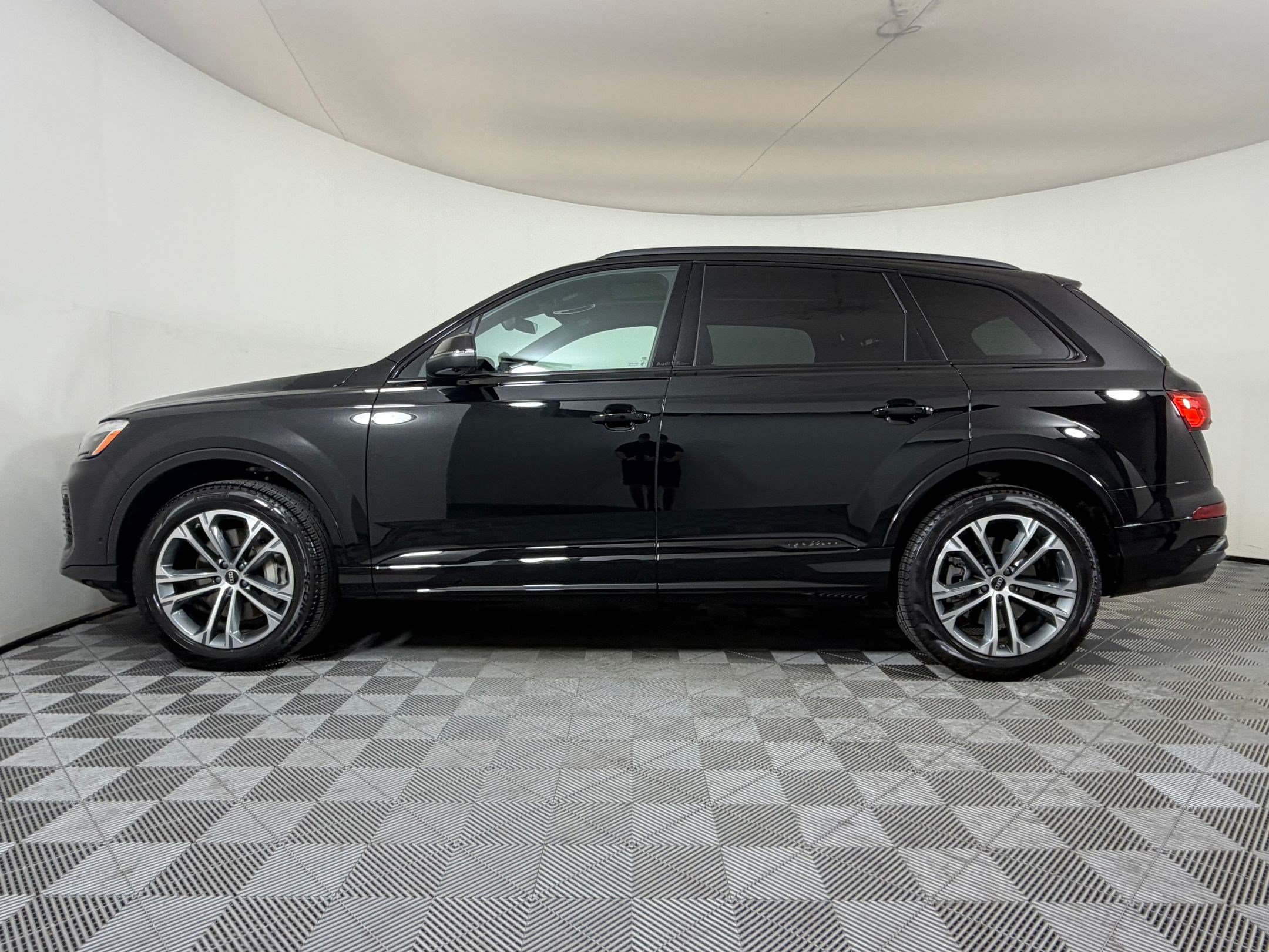 Certified 2026 Audi Q7 2.0T Premium AWD/4WD image 2