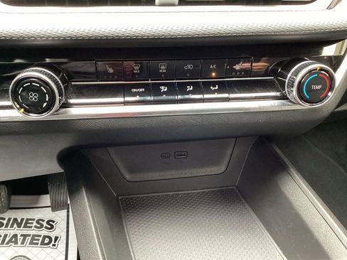 Used 2025 Chevrolet Equinox LT FWD image 22