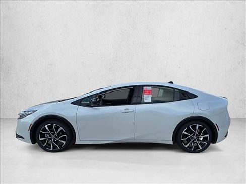 New 2026 Toyota Prius Plug-In Hybrid FWD image 5