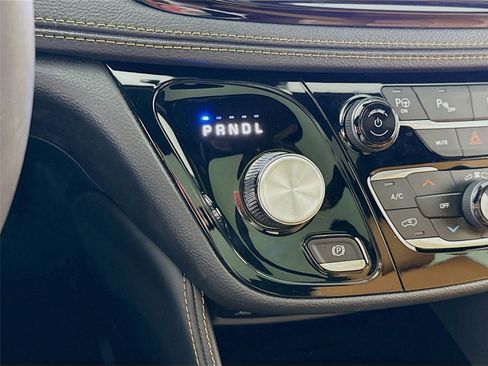 Used 2023 Chrysler Pacifica Pinnacle image 11