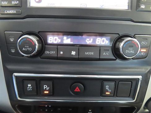 Used 2017 Nissan Titan SV image 27